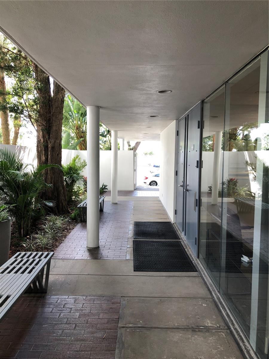 Image 8 of 11 For 515 Bay Street 100