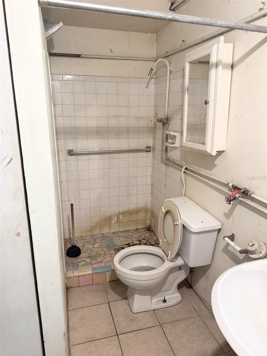 Listing photo id 9 for 2271 Terrace Drive N