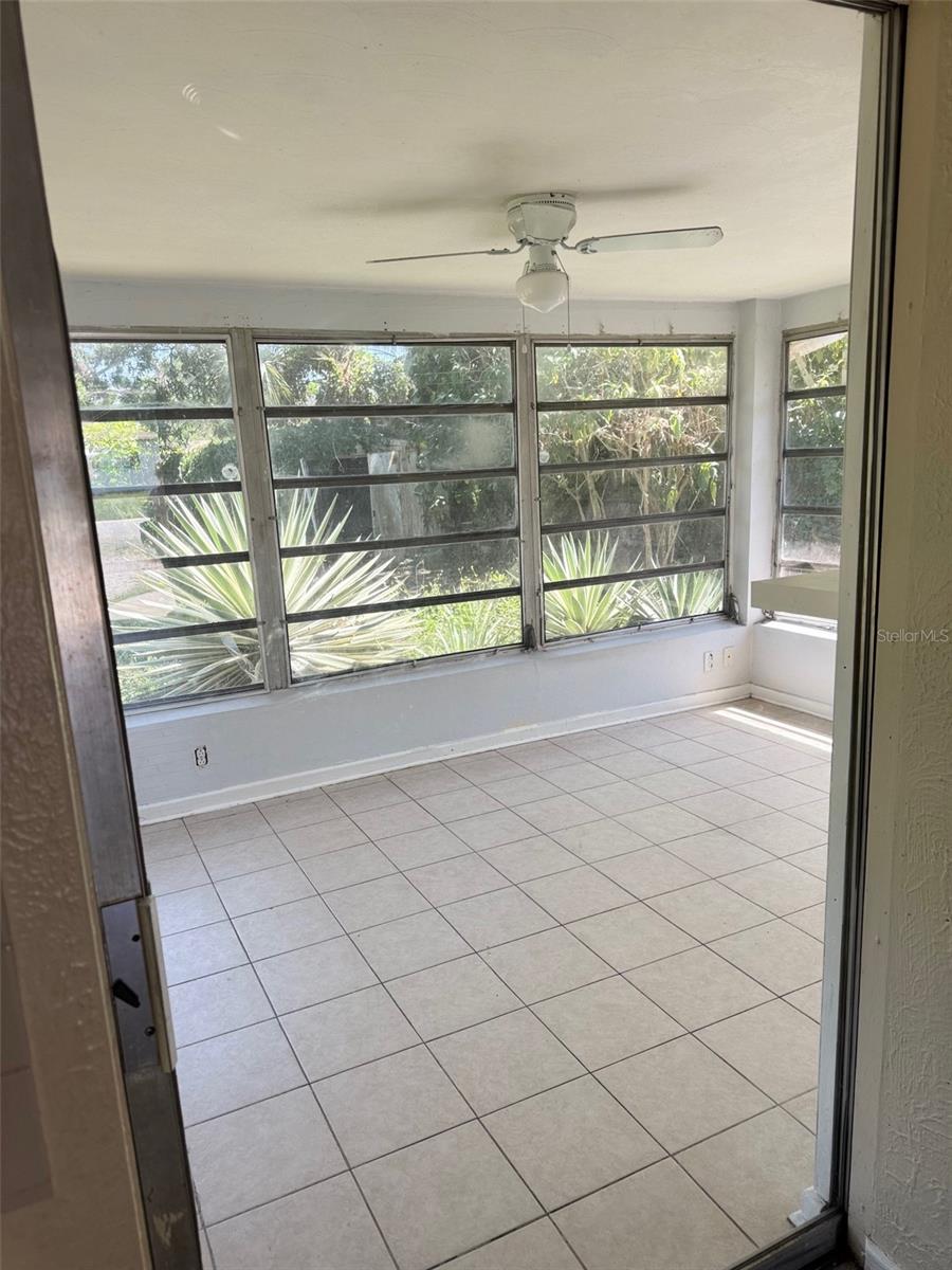Listing photo id 2 for 2271 Terrace Drive N