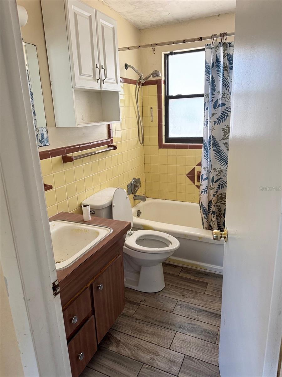 Listing photo id 3 for 2271 Terrace Drive N