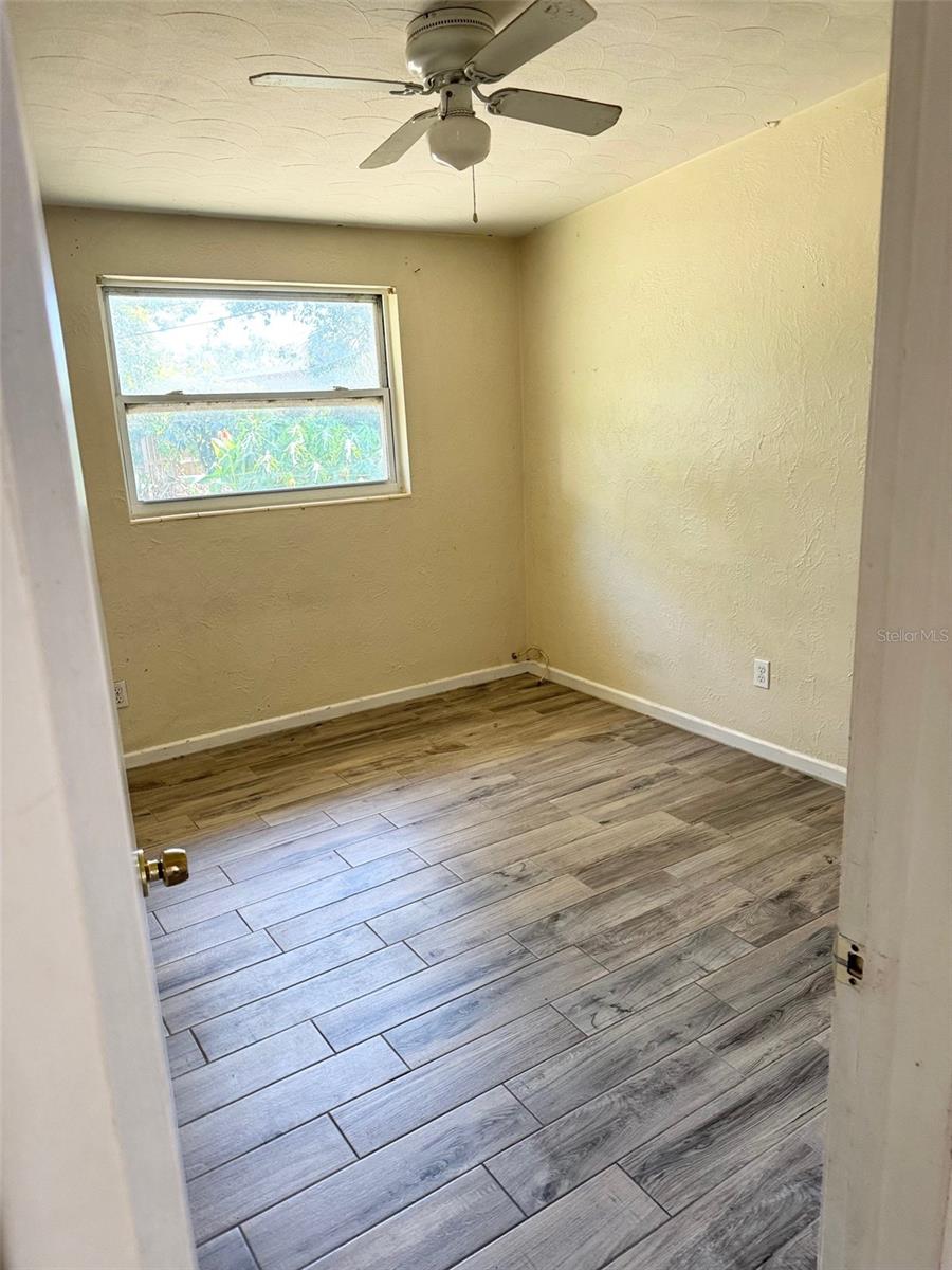 Listing photo id 4 for 2271 Terrace Drive N