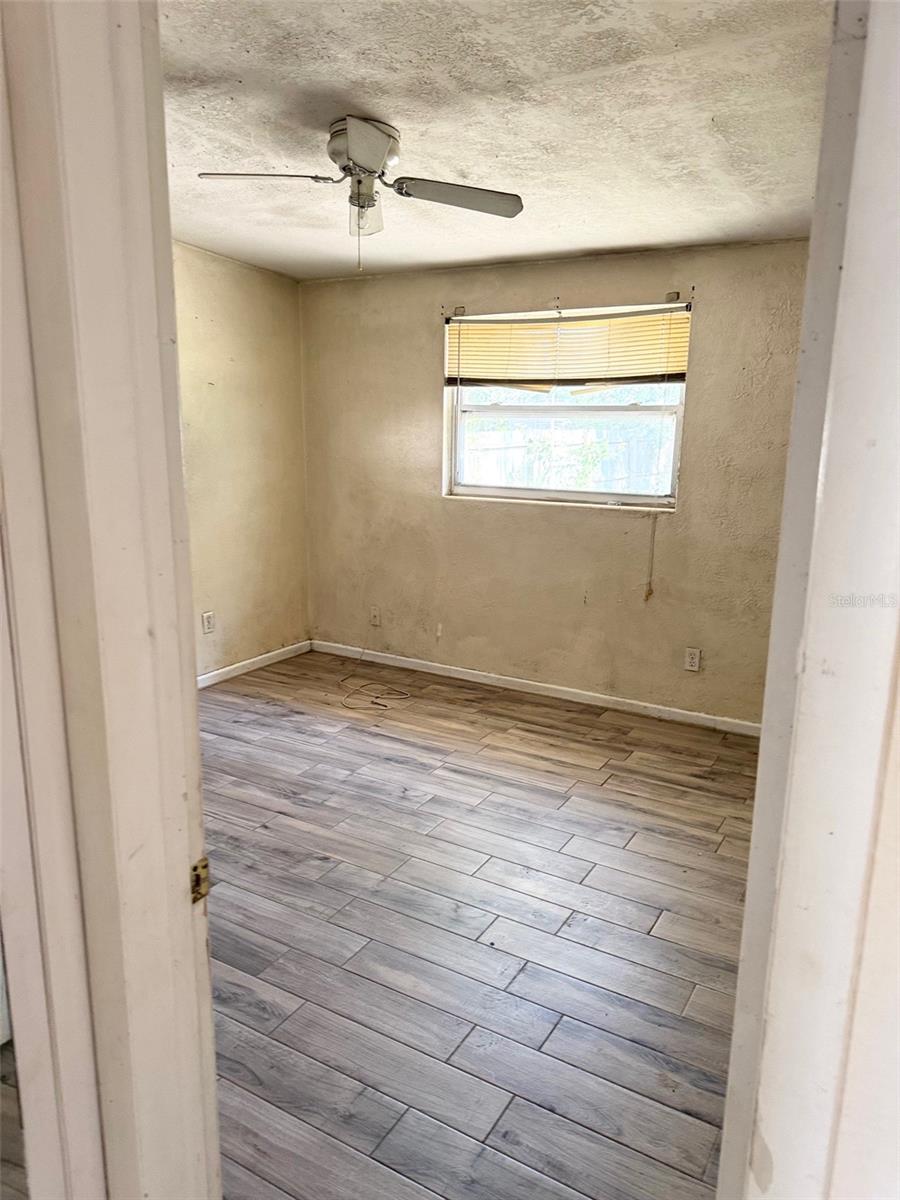 Listing photo id 5 for 2271 Terrace Drive N