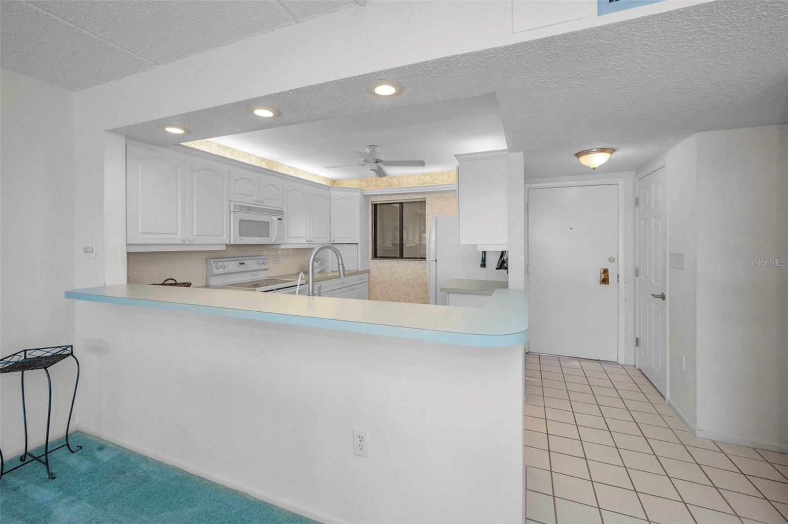 Image 10 of 33 For 865 Gulfview Boulevard 202