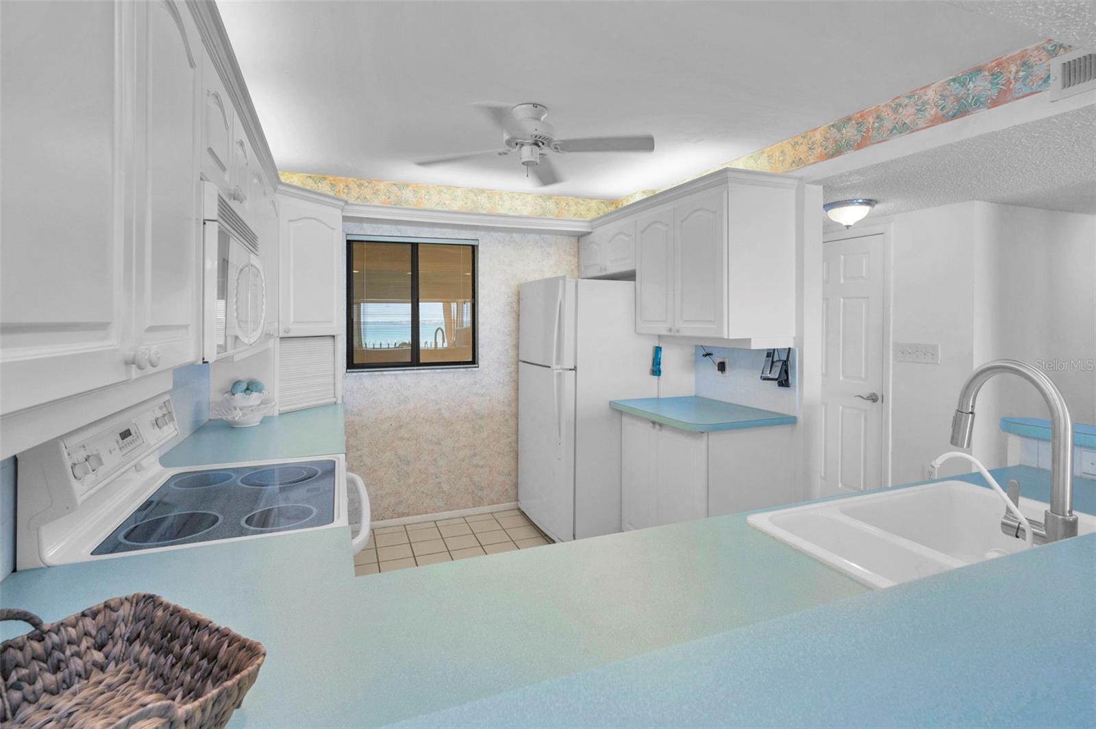 Image 11 of 33 For 865 Gulfview Boulevard 202