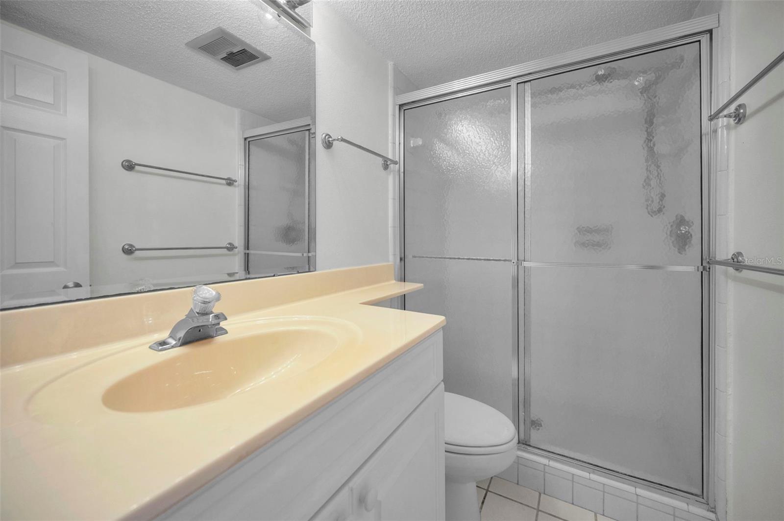Image 16 of 33 For 865 Gulfview Boulevard 202