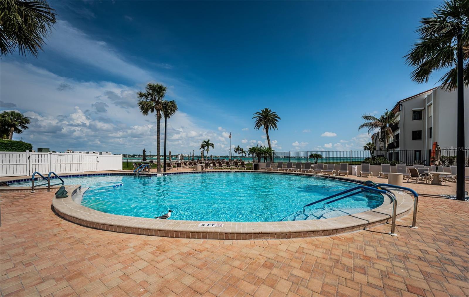 Image 19 of 33 For 865 Gulfview Boulevard 202