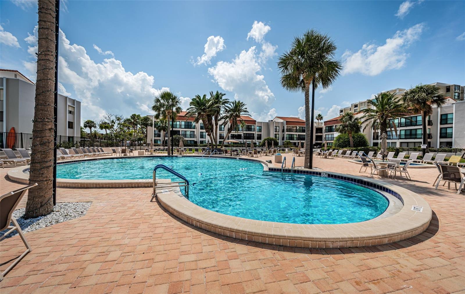 Image 20 of 33 For 865 Gulfview Boulevard 202