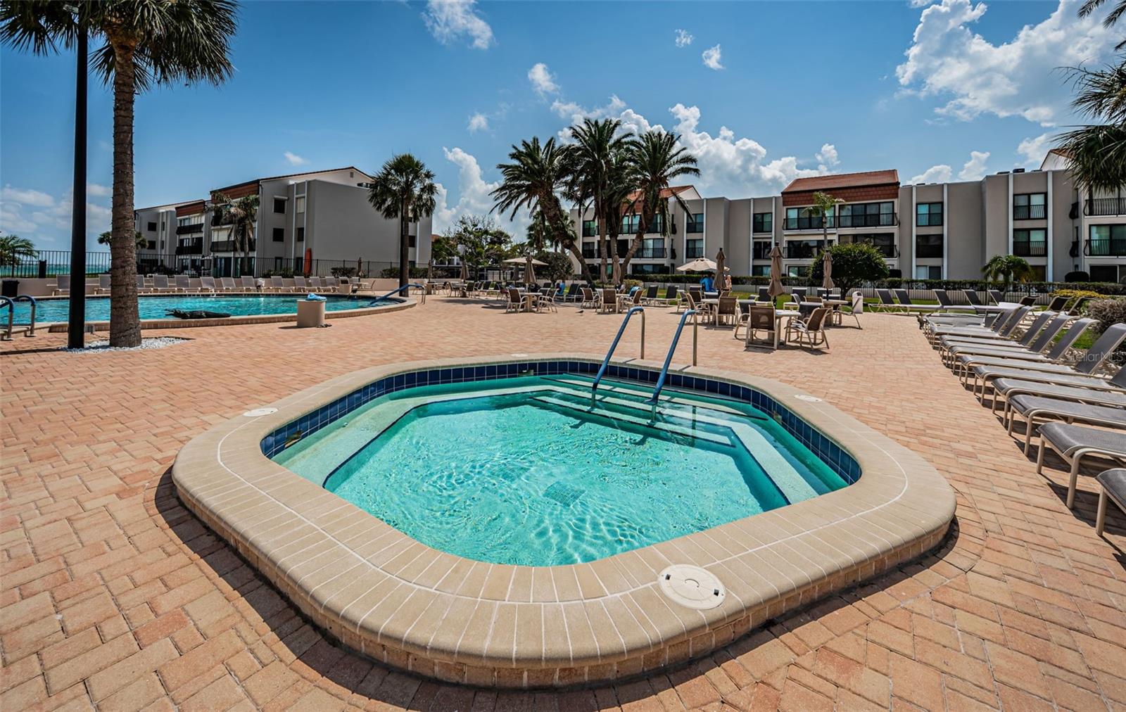 Image 22 of 33 For 865 Gulfview Boulevard 202