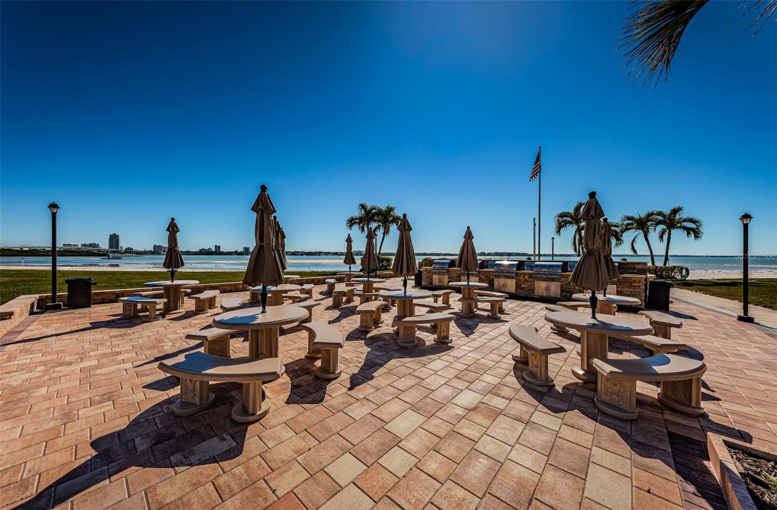 Image 24 of 33 For 865 Gulfview Boulevard 202