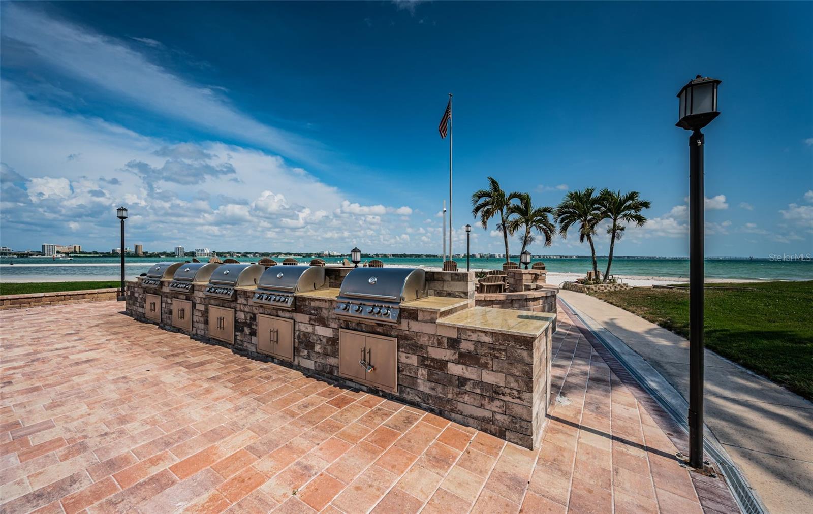 Image 25 of 33 For 865 Gulfview Boulevard 202