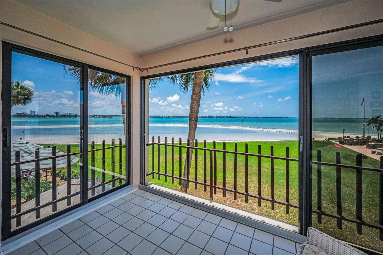 Image 4 of 33 For 865 Gulfview Boulevard 202