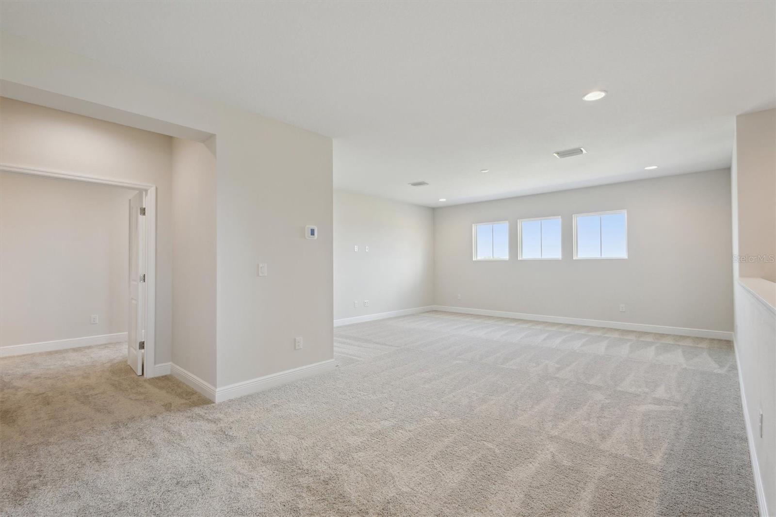 Listing photo id 8 for 10320 Longmeadow Avenue
