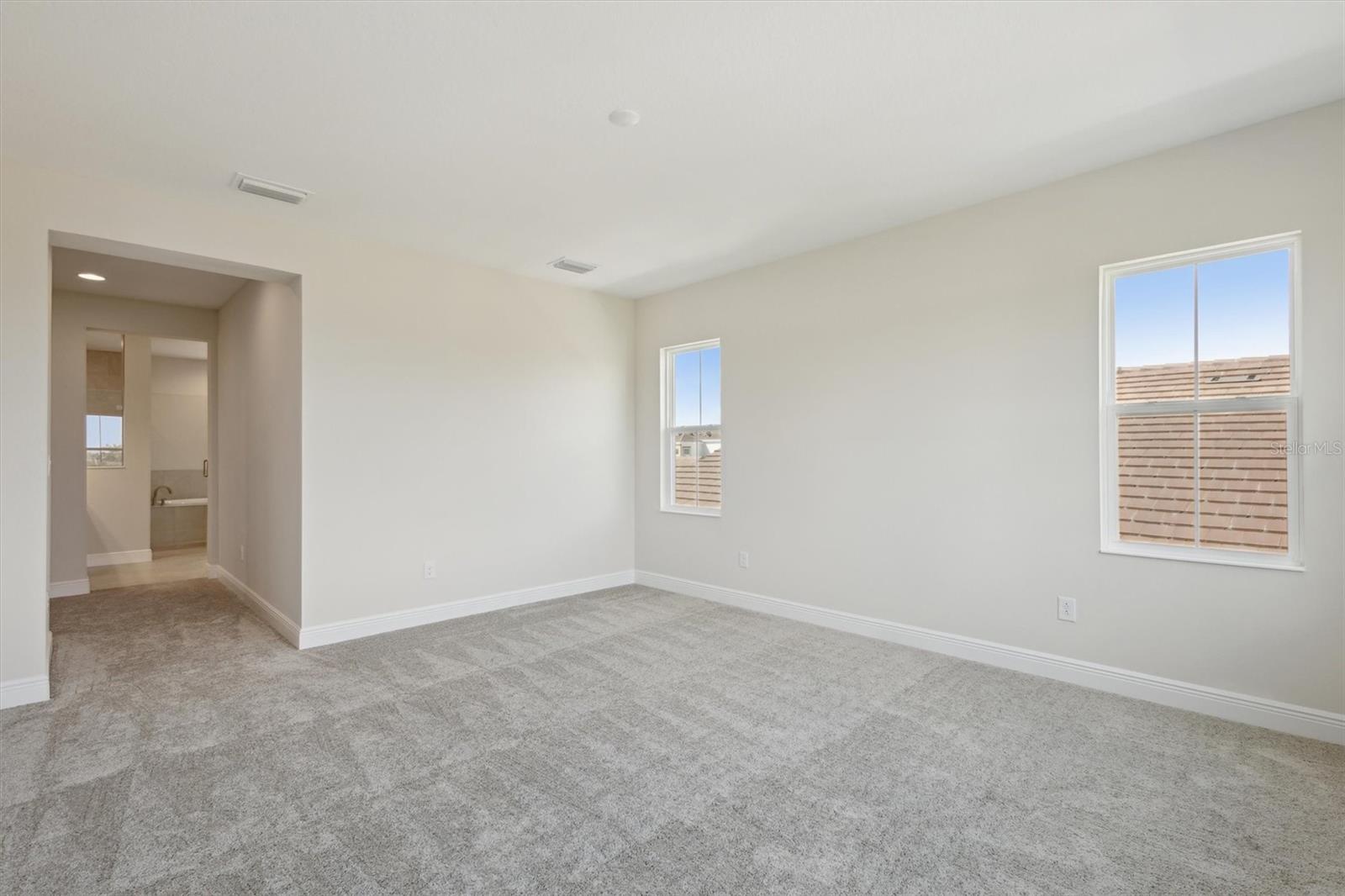 Listing photo id 9 for 10320 Longmeadow Avenue