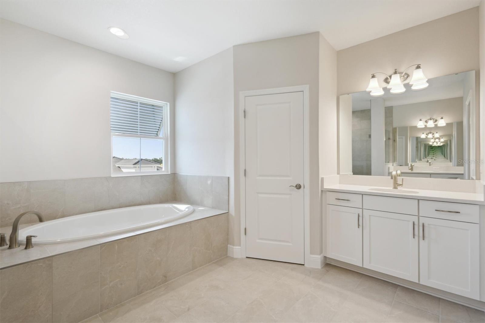 Listing photo id 11 for 10320 Longmeadow Avenue