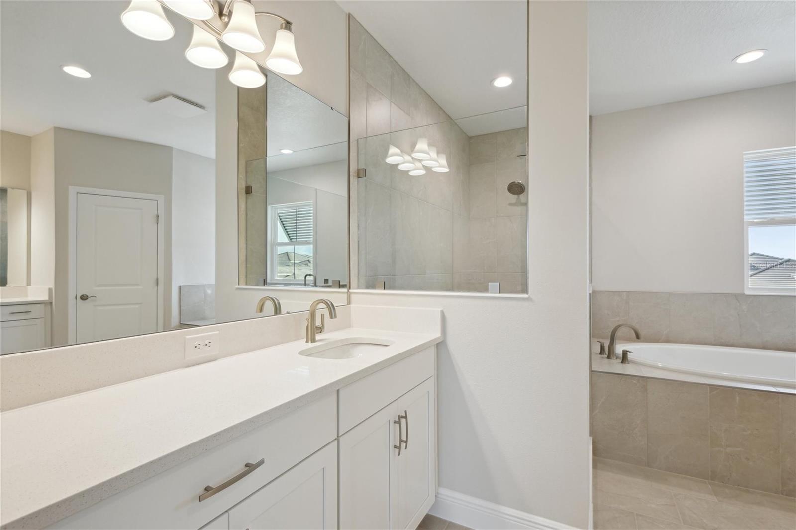 Listing photo id 12 for 10320 Longmeadow Avenue