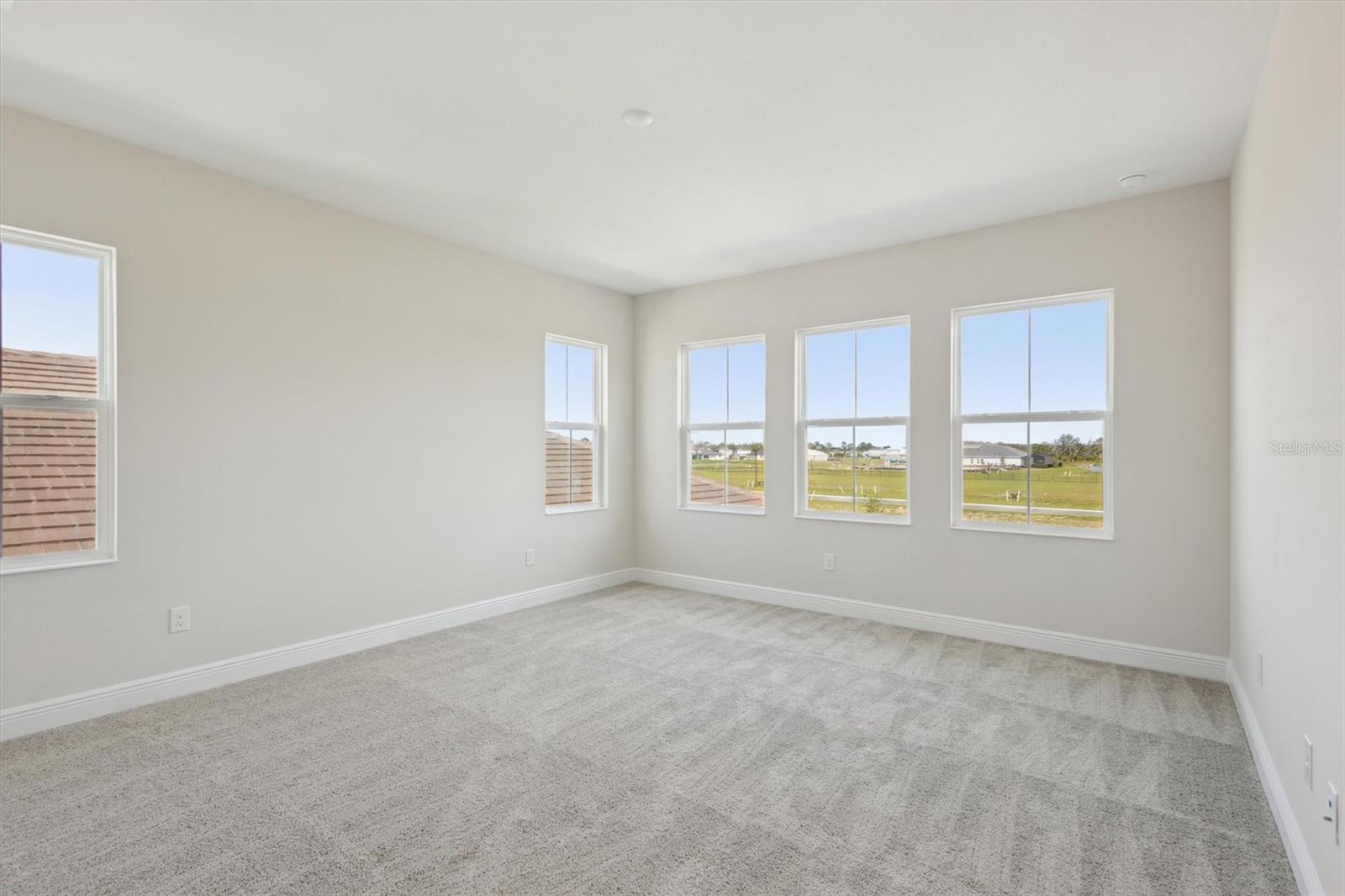 Listing photo id 15 for 10320 Longmeadow Avenue