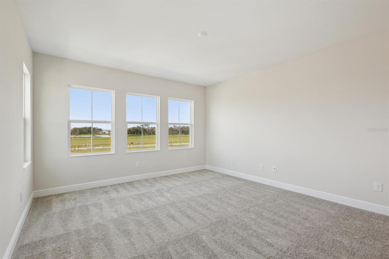 Listing photo id 16 for 10320 Longmeadow Avenue