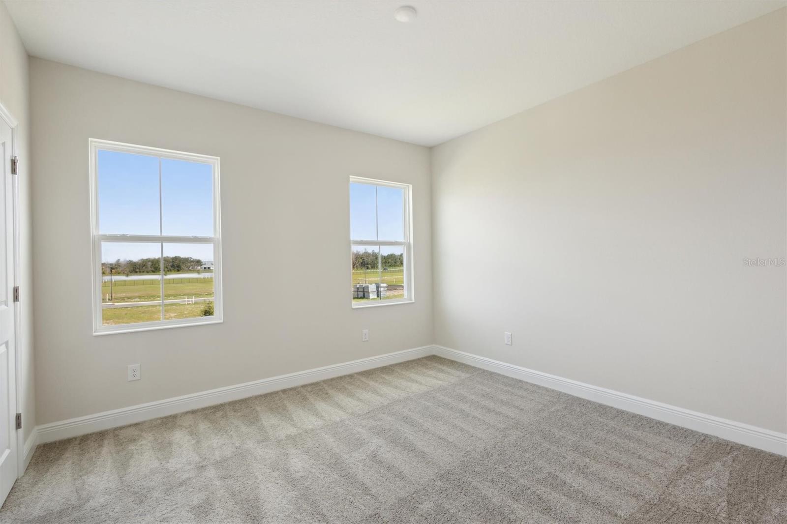 Listing photo id 18 for 10320 Longmeadow Avenue