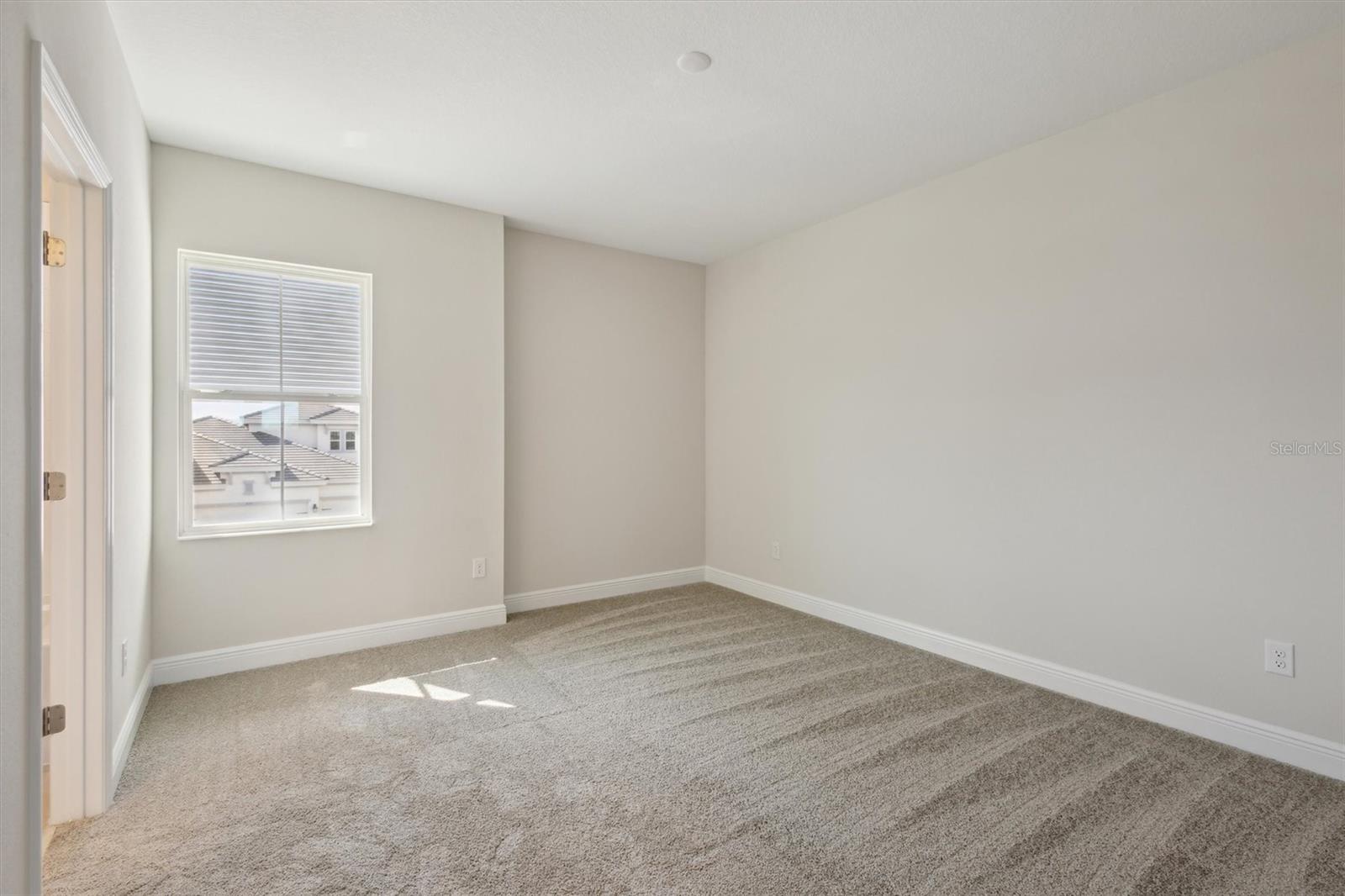 Listing photo id 19 for 10320 Longmeadow Avenue