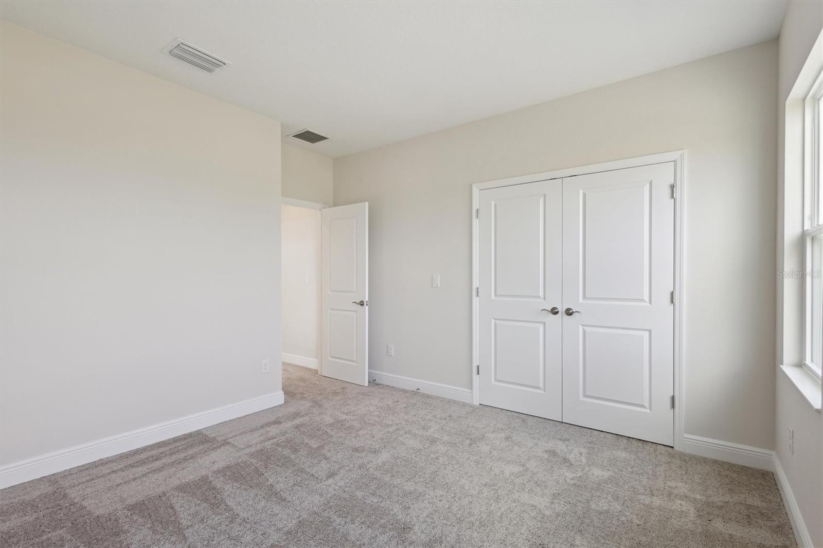 Listing photo id 20 for 10320 Longmeadow Avenue