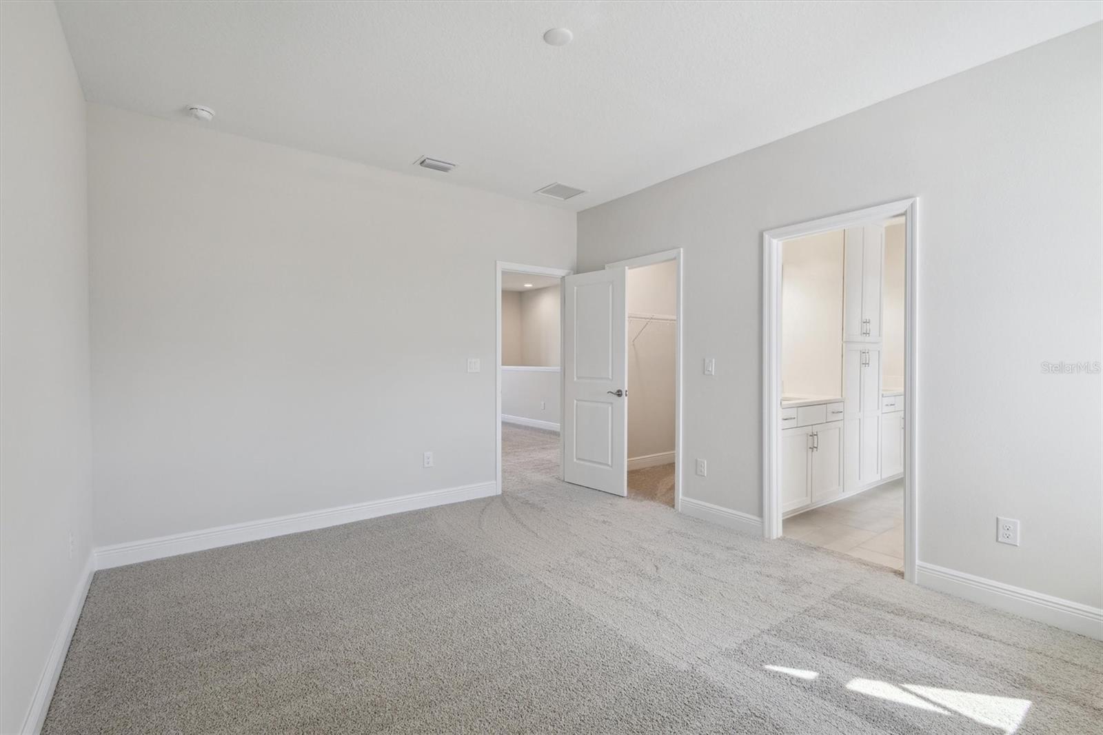 Listing photo id 22 for 10320 Longmeadow Avenue