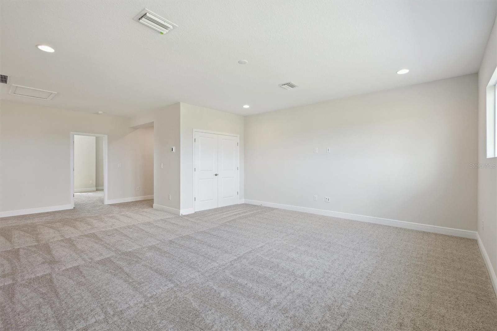 Listing photo id 23 for 10320 Longmeadow Avenue
