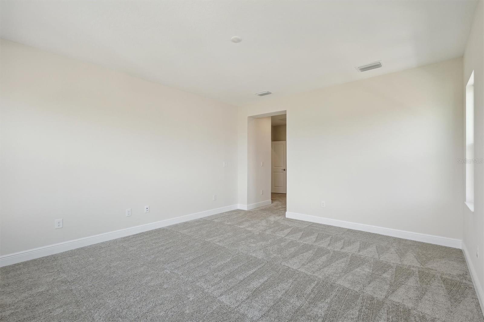Listing photo id 27 for 10320 Longmeadow Avenue