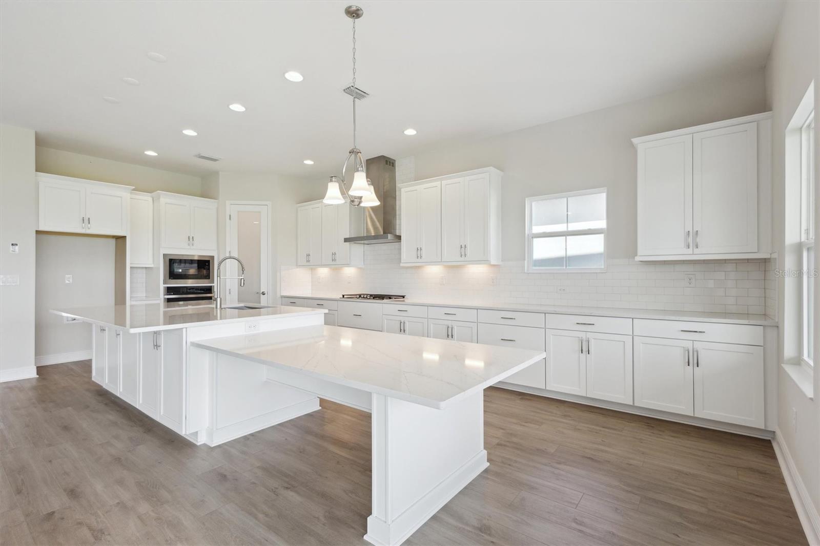 Listing photo id 1 for 10320 Longmeadow Avenue