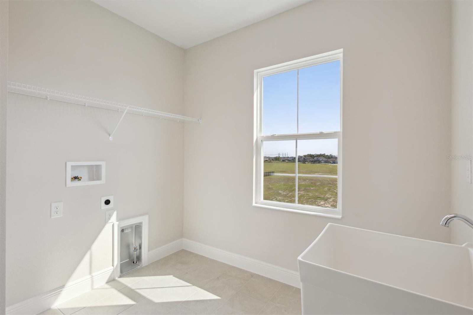 Listing photo id 29 for 10320 Longmeadow Avenue