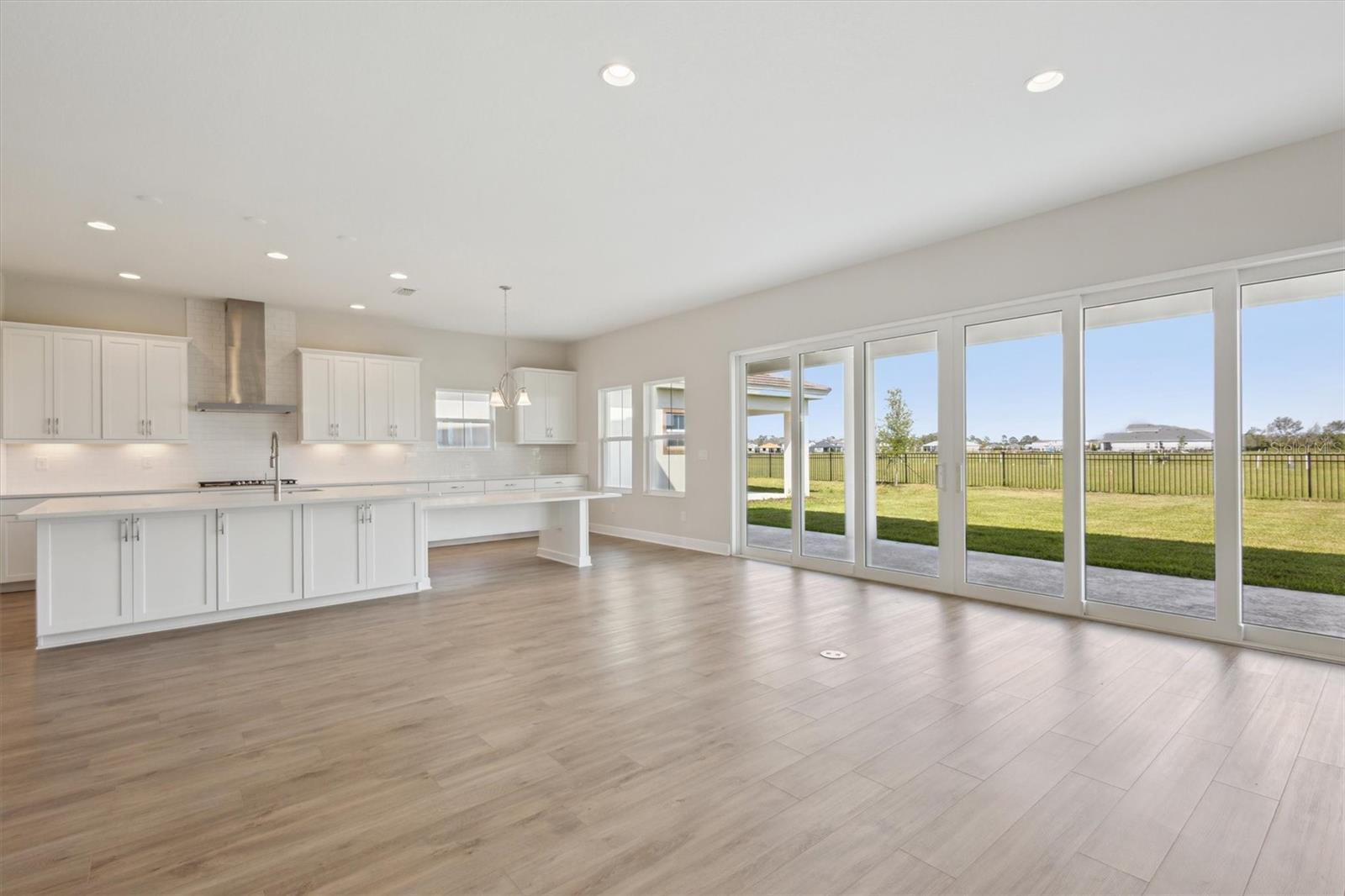 Listing photo id 4 for 10320 Longmeadow Avenue