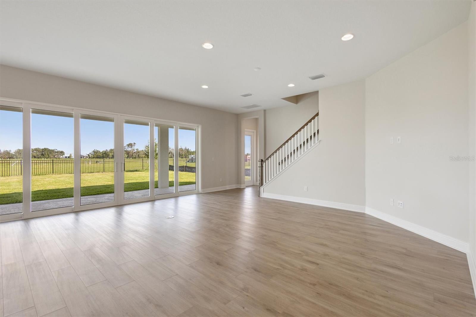 Listing photo id 5 for 10320 Longmeadow Avenue