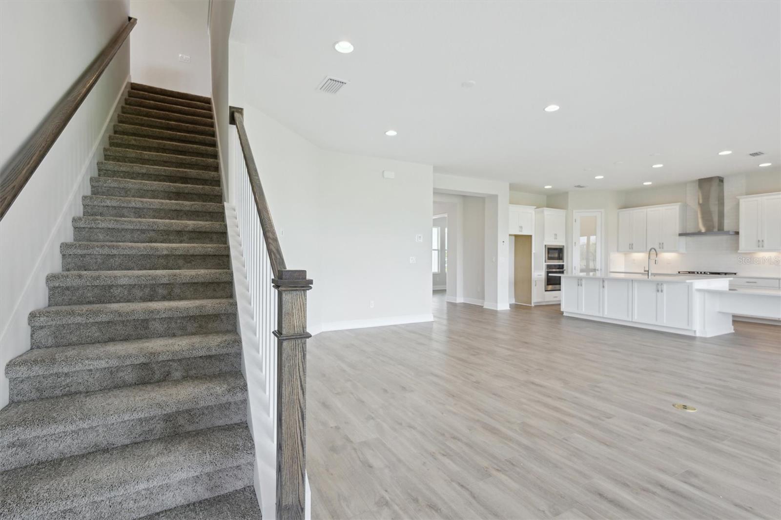 Listing photo id 7 for 10320 Longmeadow Avenue