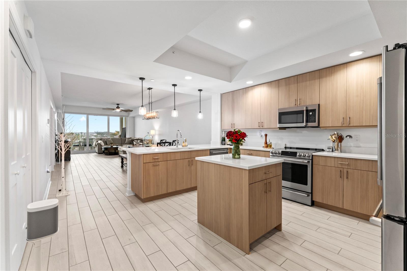 Image 11 of 46 For 125 Island Way 402