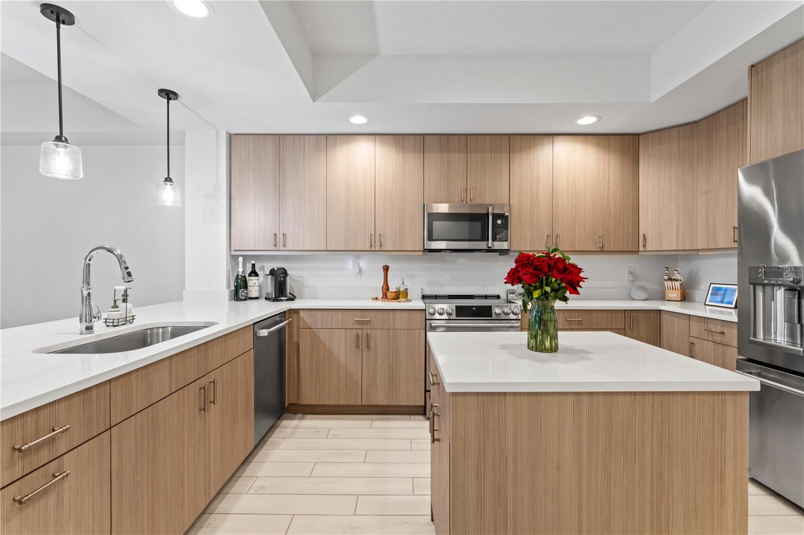 Image 12 of 46 For 125 Island Way 402