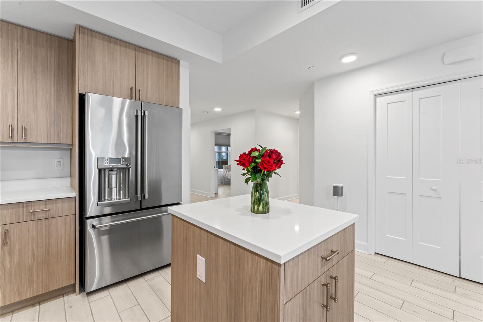Image 16 of 46 For 125 Island Way 402