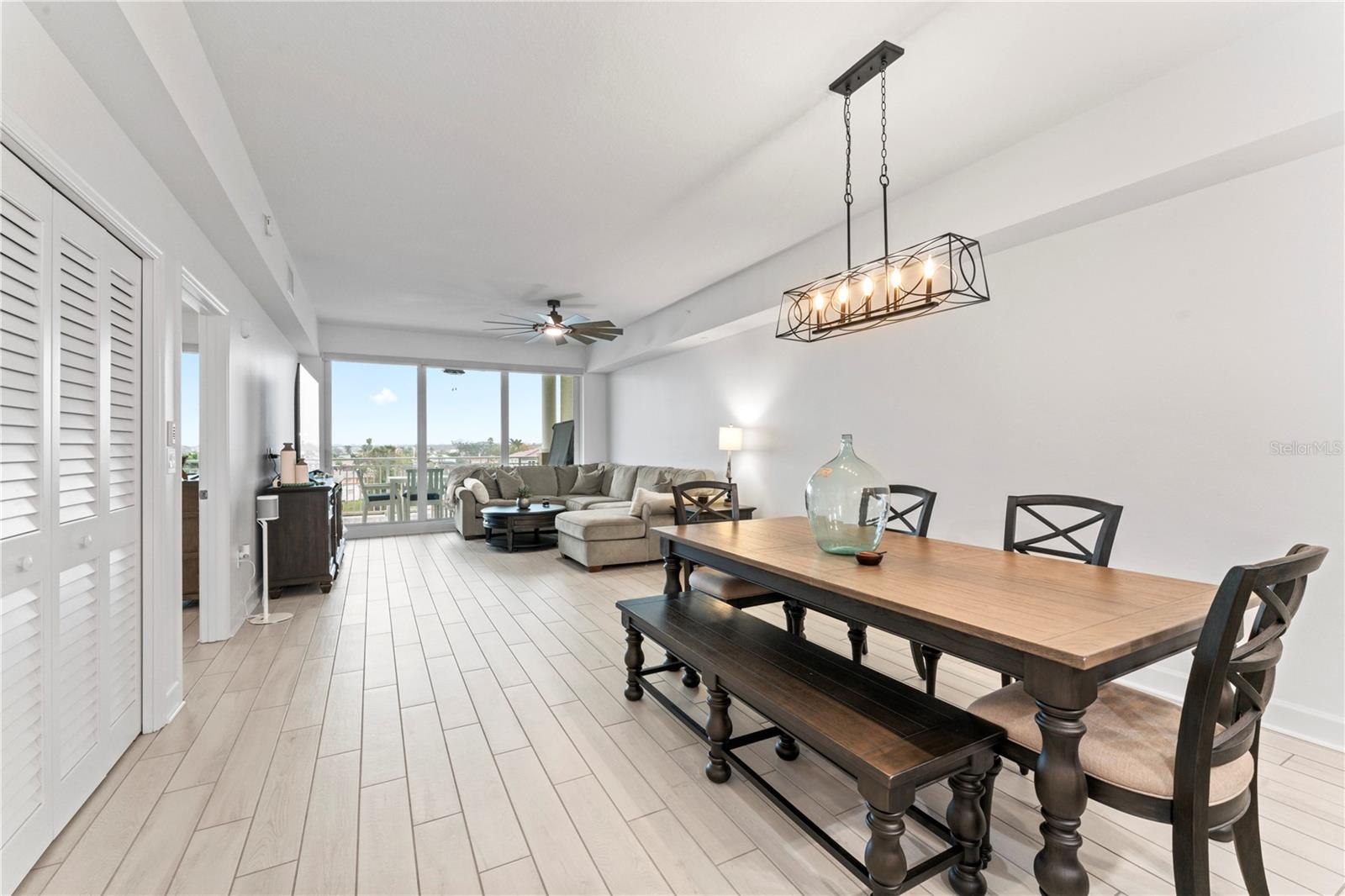 Image 17 of 46 For 125 Island Way 402