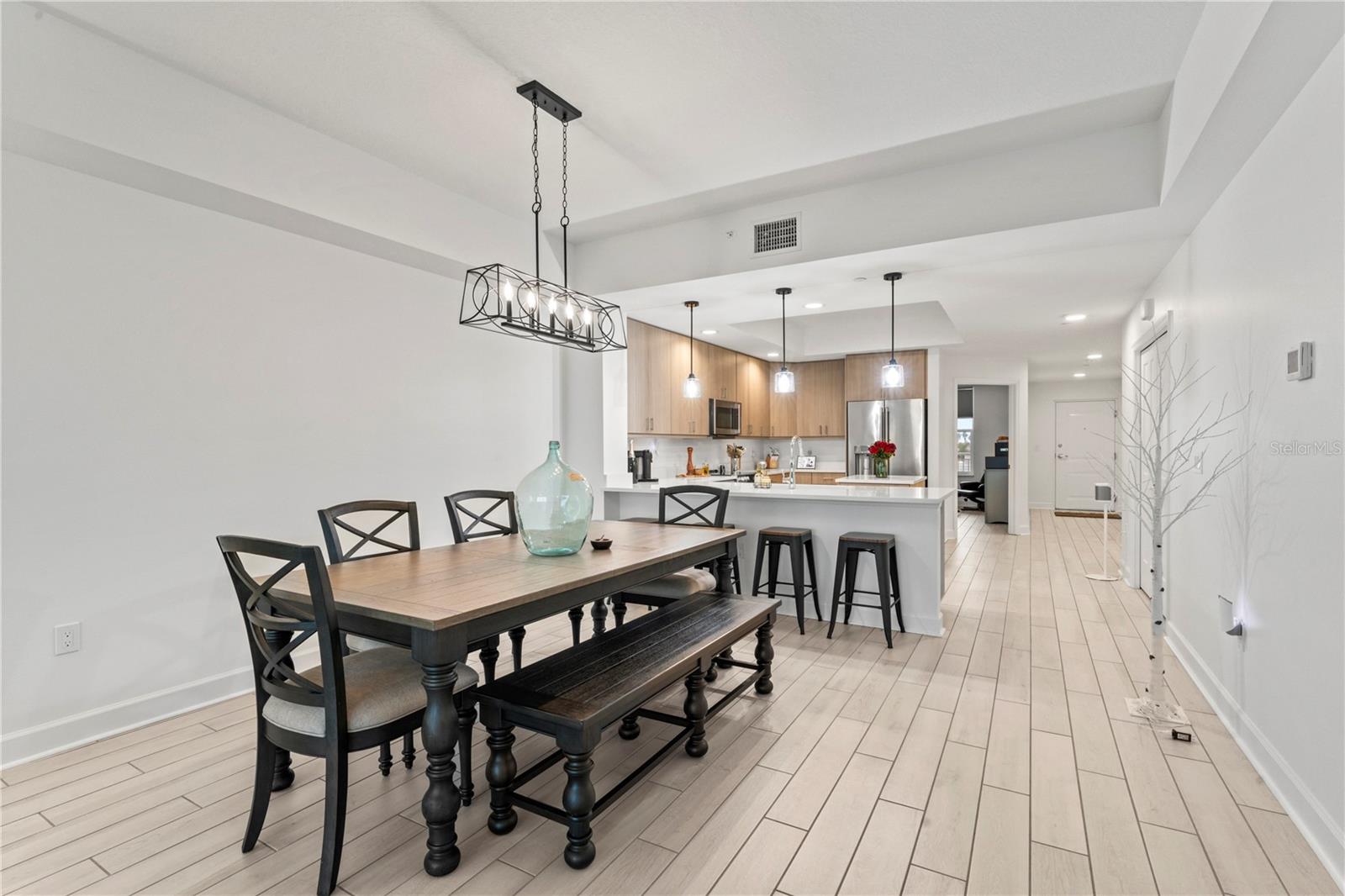 Image 19 of 46 For 125 Island Way 402