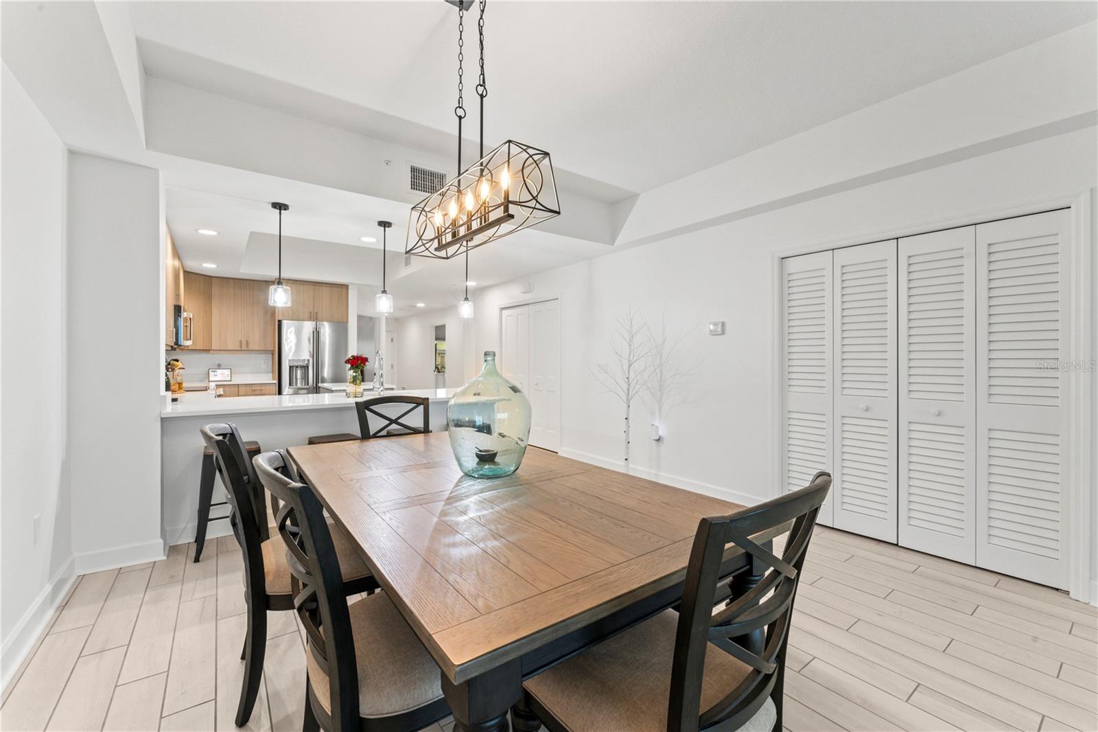 Image 20 of 46 For 125 Island Way 402