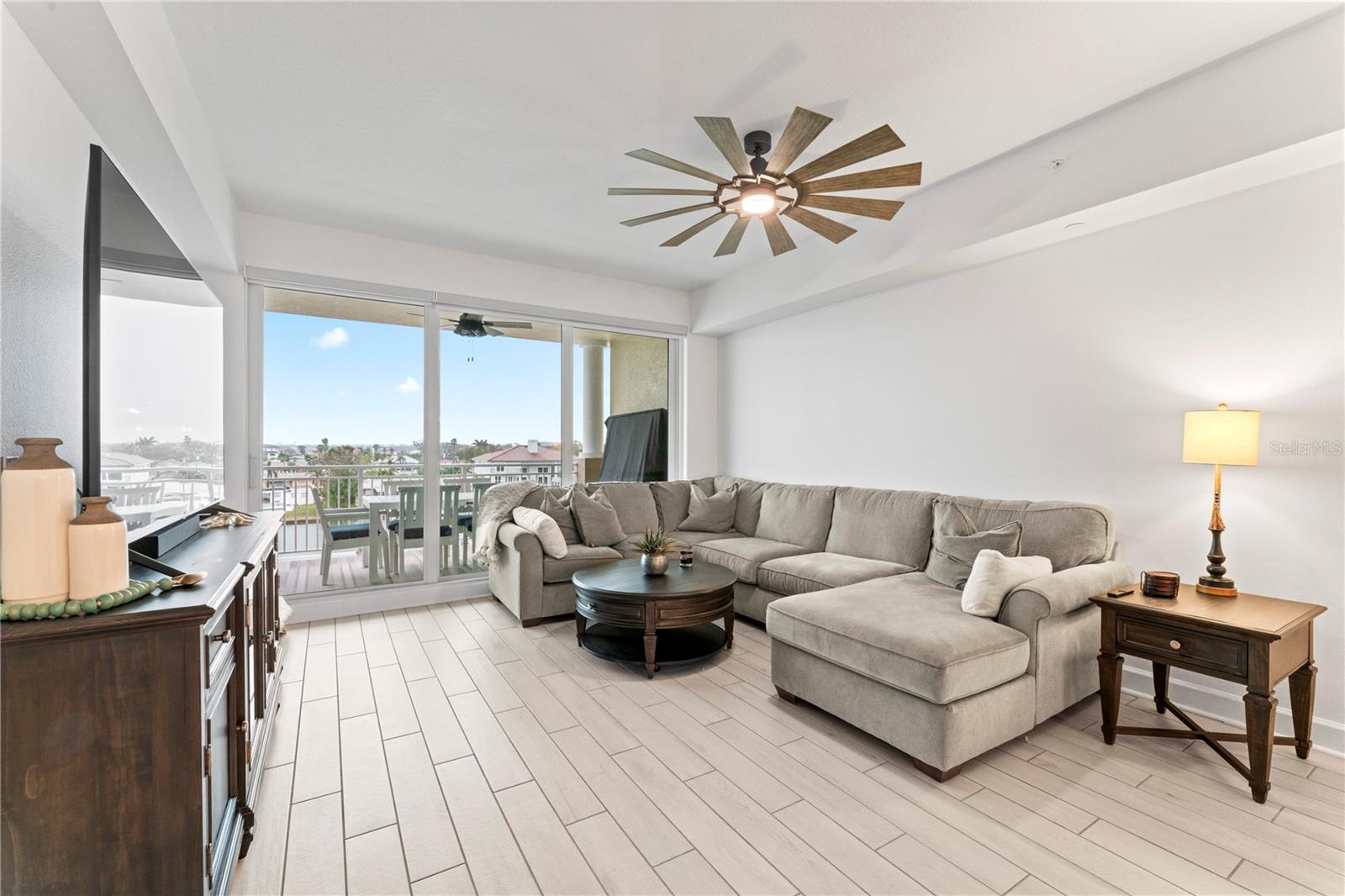 Image 22 of 46 For 125 Island Way 402