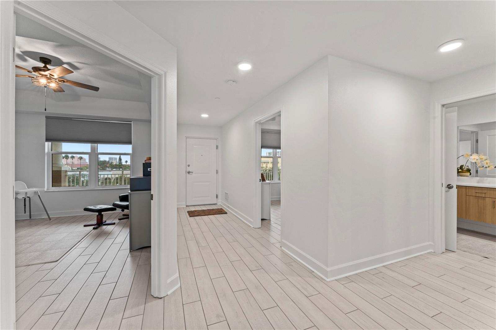 Image 3 of 46 For 125 Island Way 402