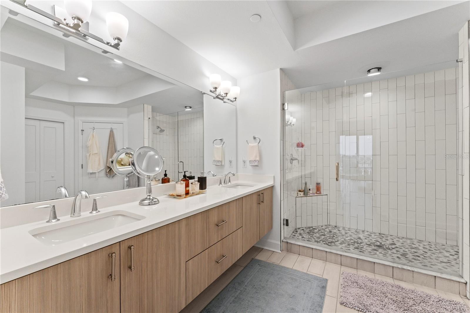 Image 31 of 46 For 125 Island Way 402