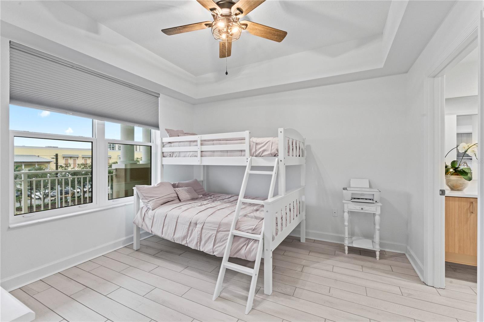 Image 4 of 46 For 125 Island Way 402