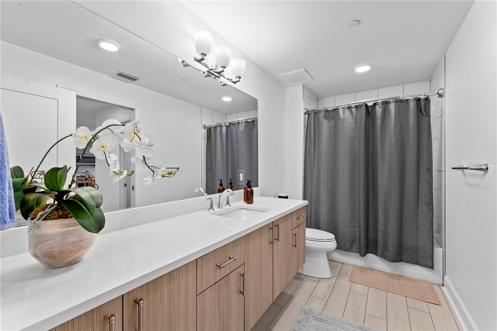 Image 6 of 46 For 125 Island Way 402
