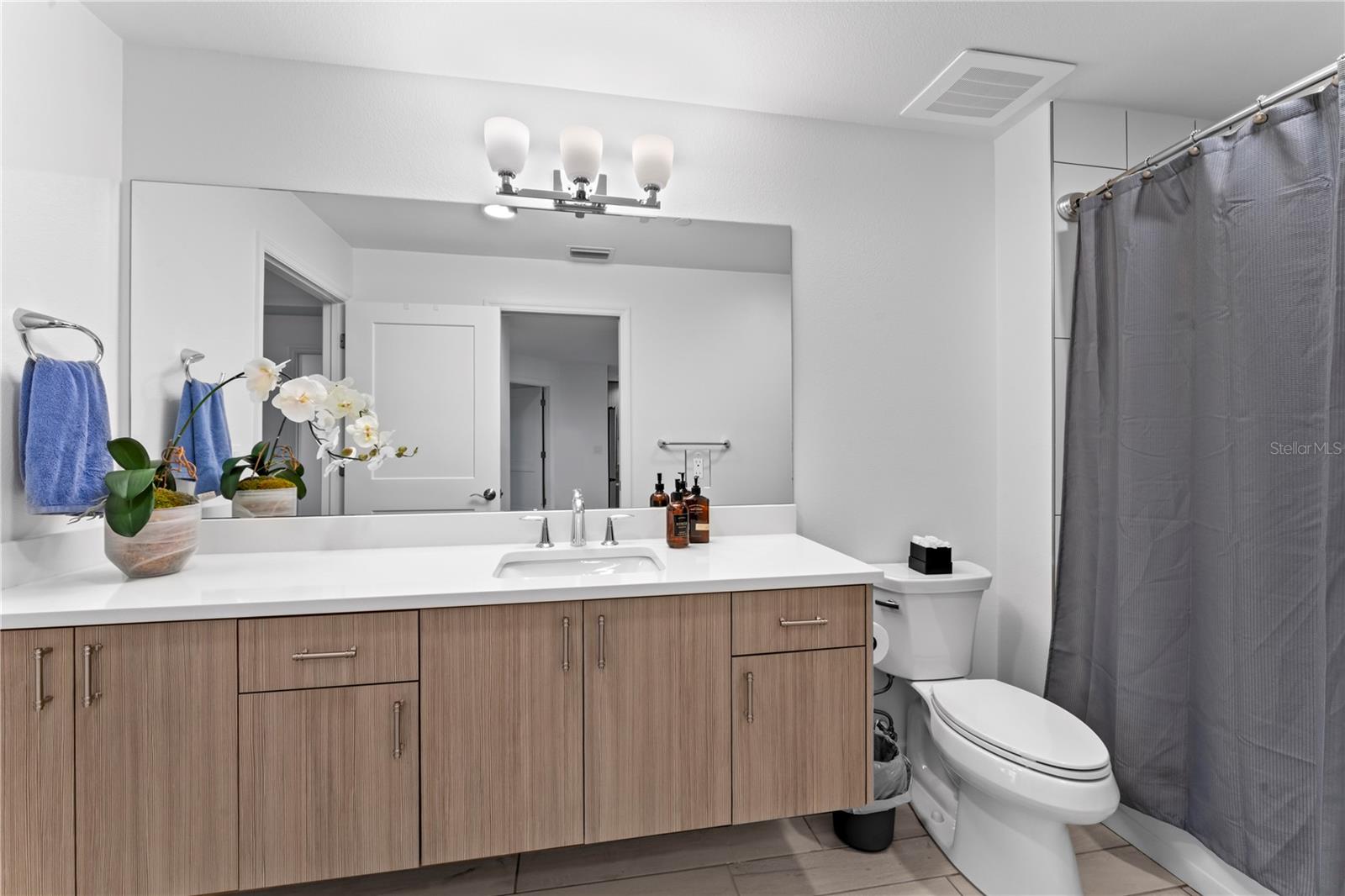 Image 7 of 46 For 125 Island Way 402