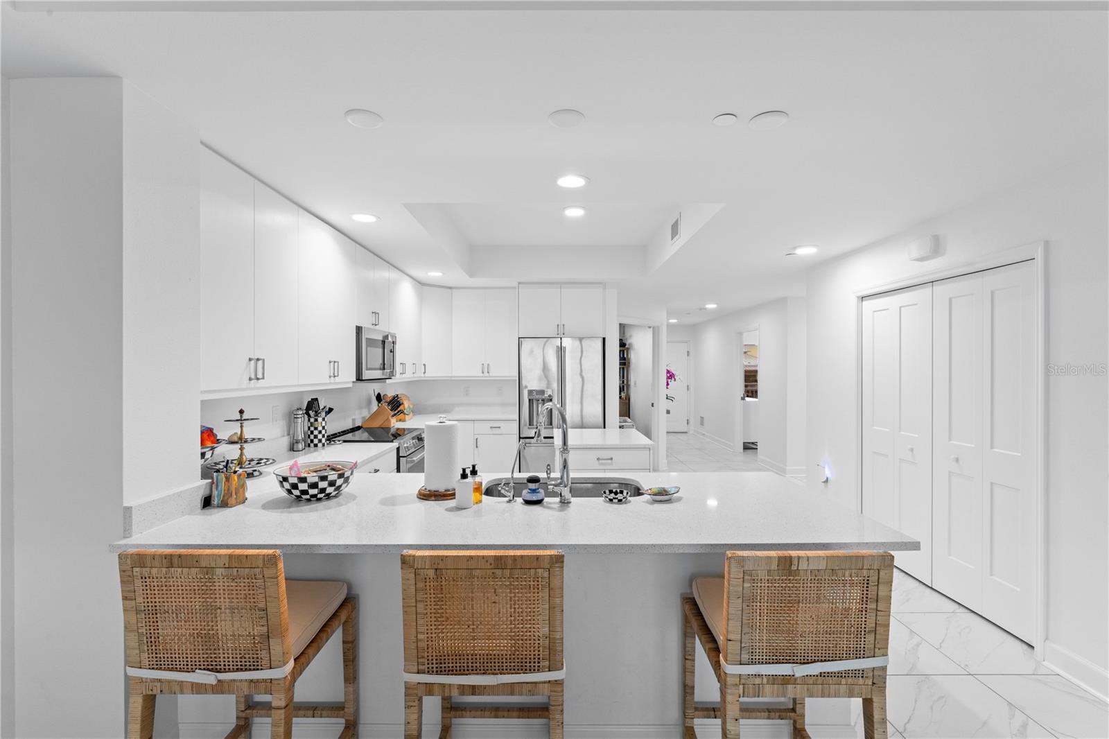 Image 12 of 44 For 125 Island Way 404