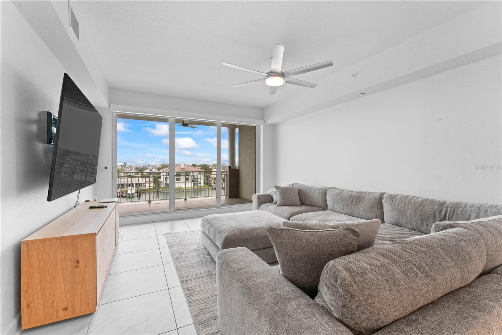Image 15 of 44 For 125 Island Way 404