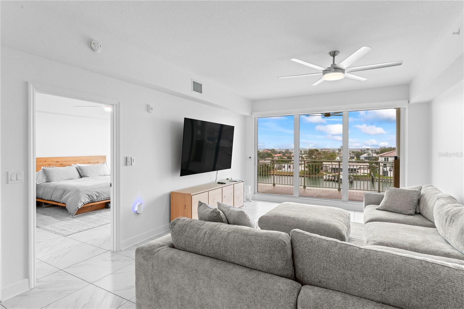 Image 19 of 44 For 125 Island Way 404