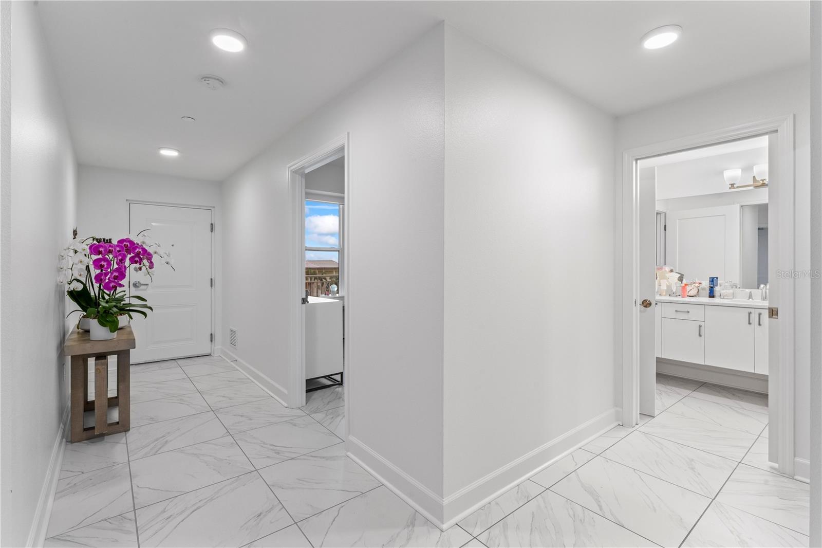 Image 2 of 44 For 125 Island Way 404