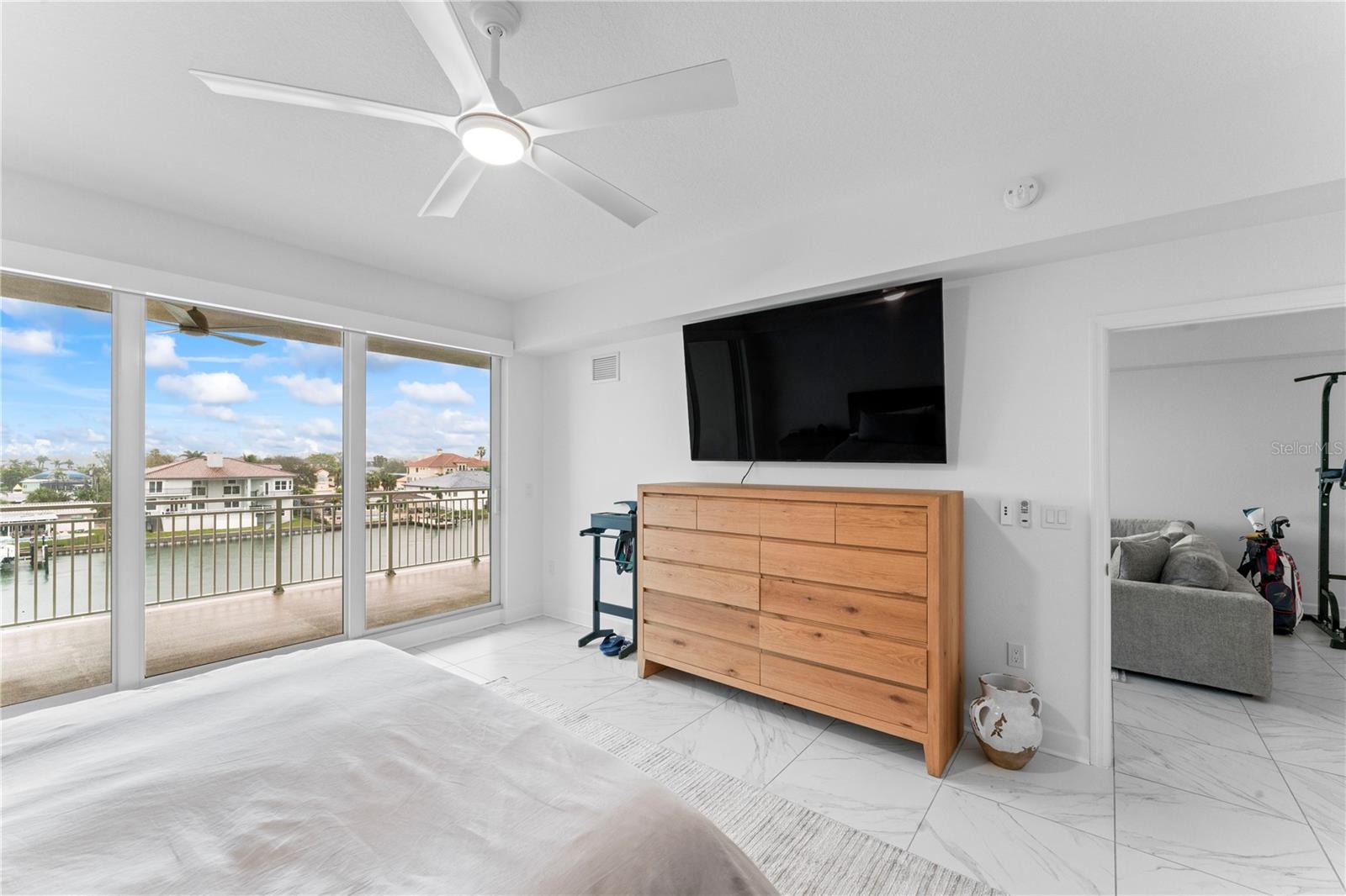 Image 21 of 44 For 125 Island Way 404