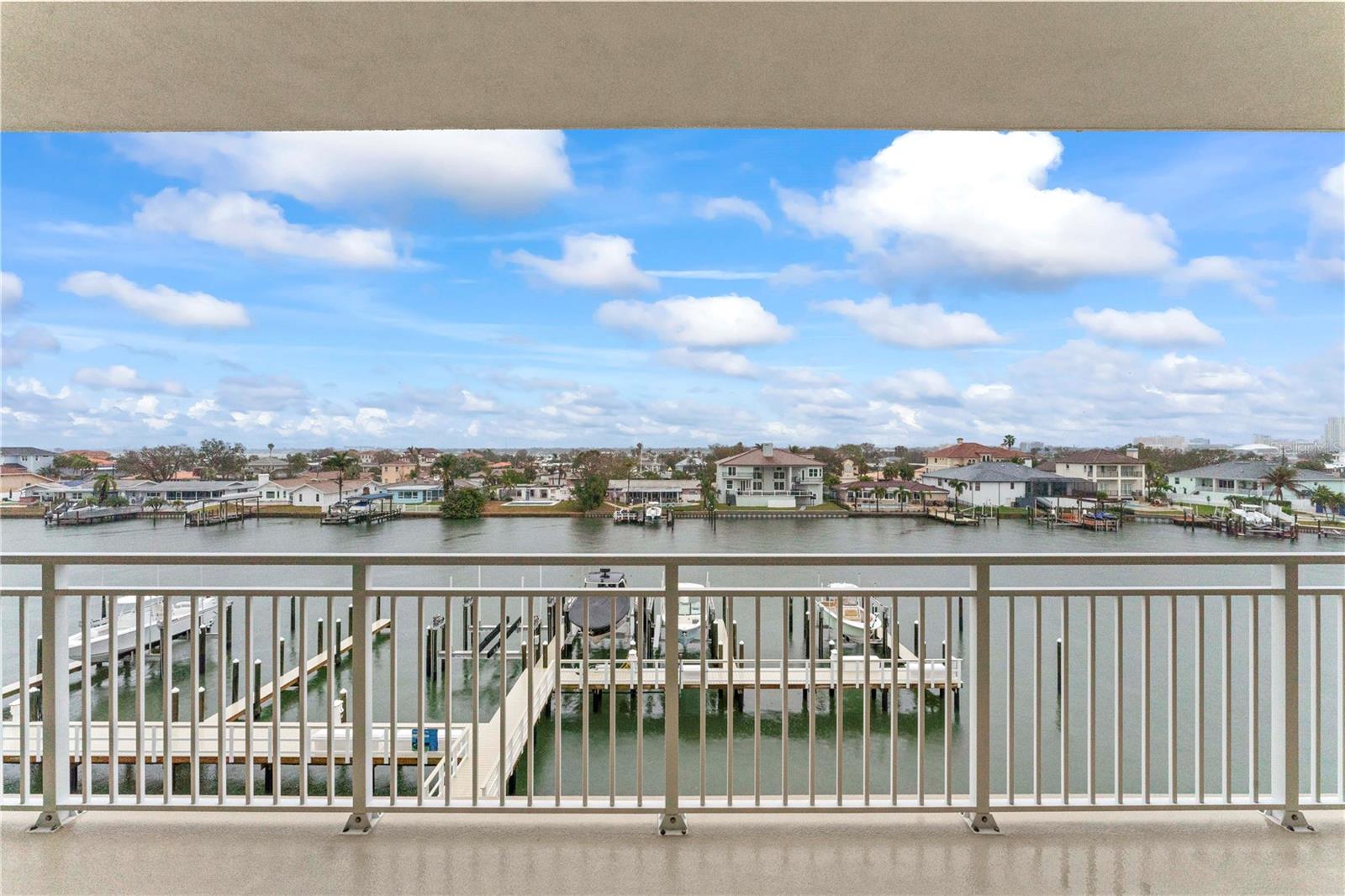 Image 31 of 44 For 125 Island Way 404